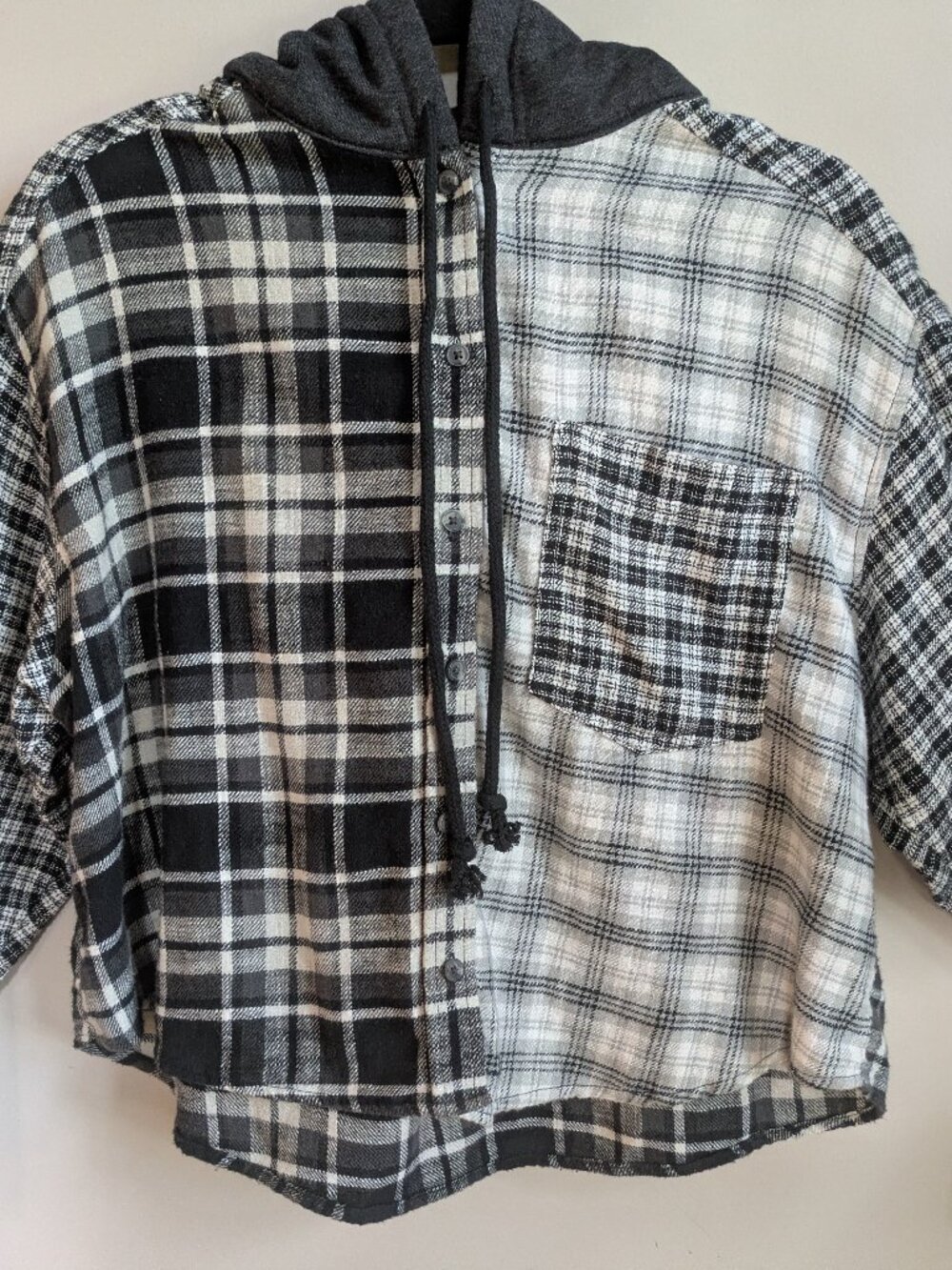 american eagle vintage short black and white hooded flannel woman large #206